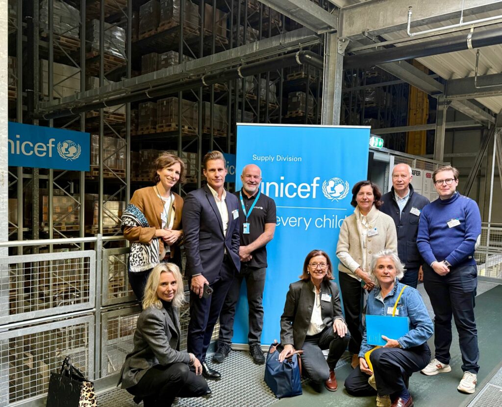 Barabara Thomas David en visite au centre mondial de logistique de l'UNICEF
